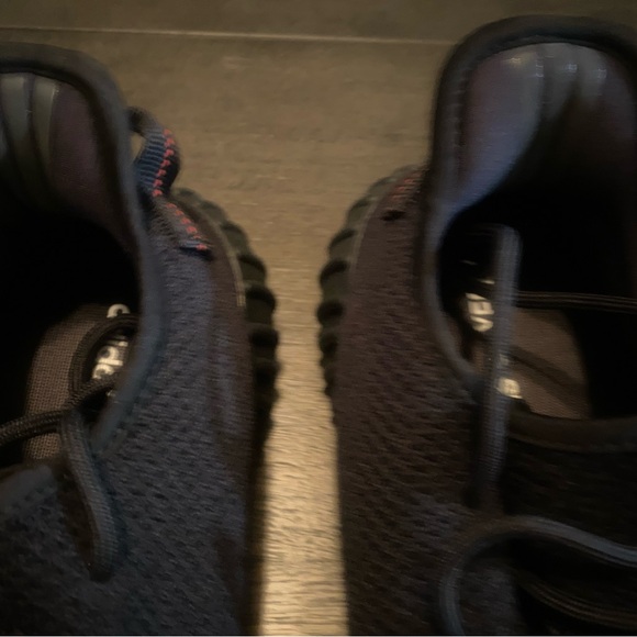 Yeezy Boost 350 V2 'Bred' - Picture 11 of 15